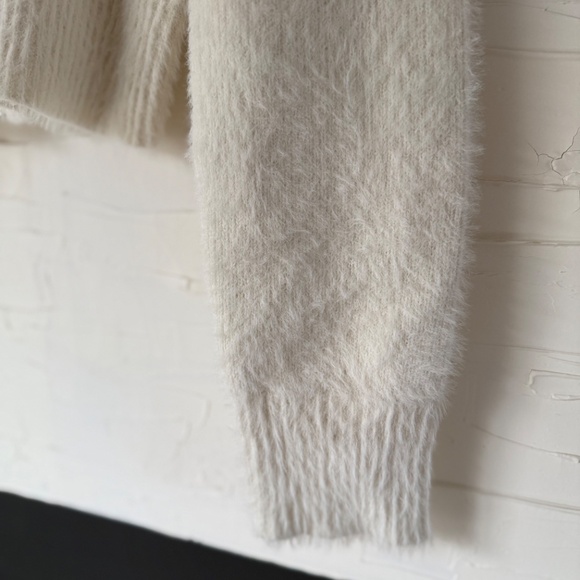 Sincerely Jules | Fuzzy Zip-Up Sweater | Size XL (fits like a M) | Winter White - Picture 5 of 9